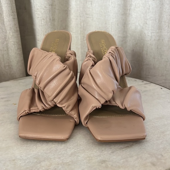 Nude strappy heel - Picture 2 of 4